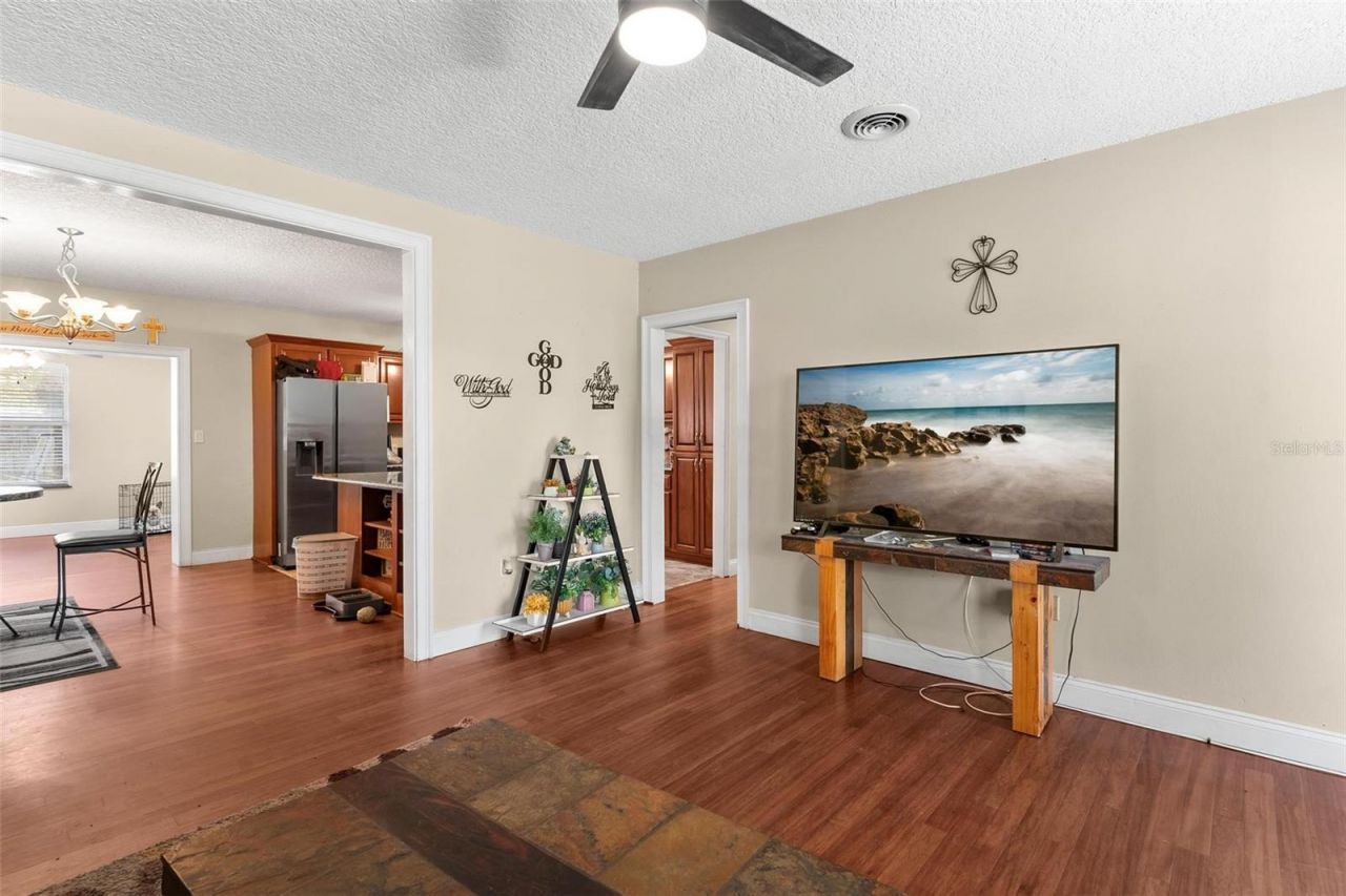 14407 Lake Junietta Drive , Tavares, FL 32778 Photo