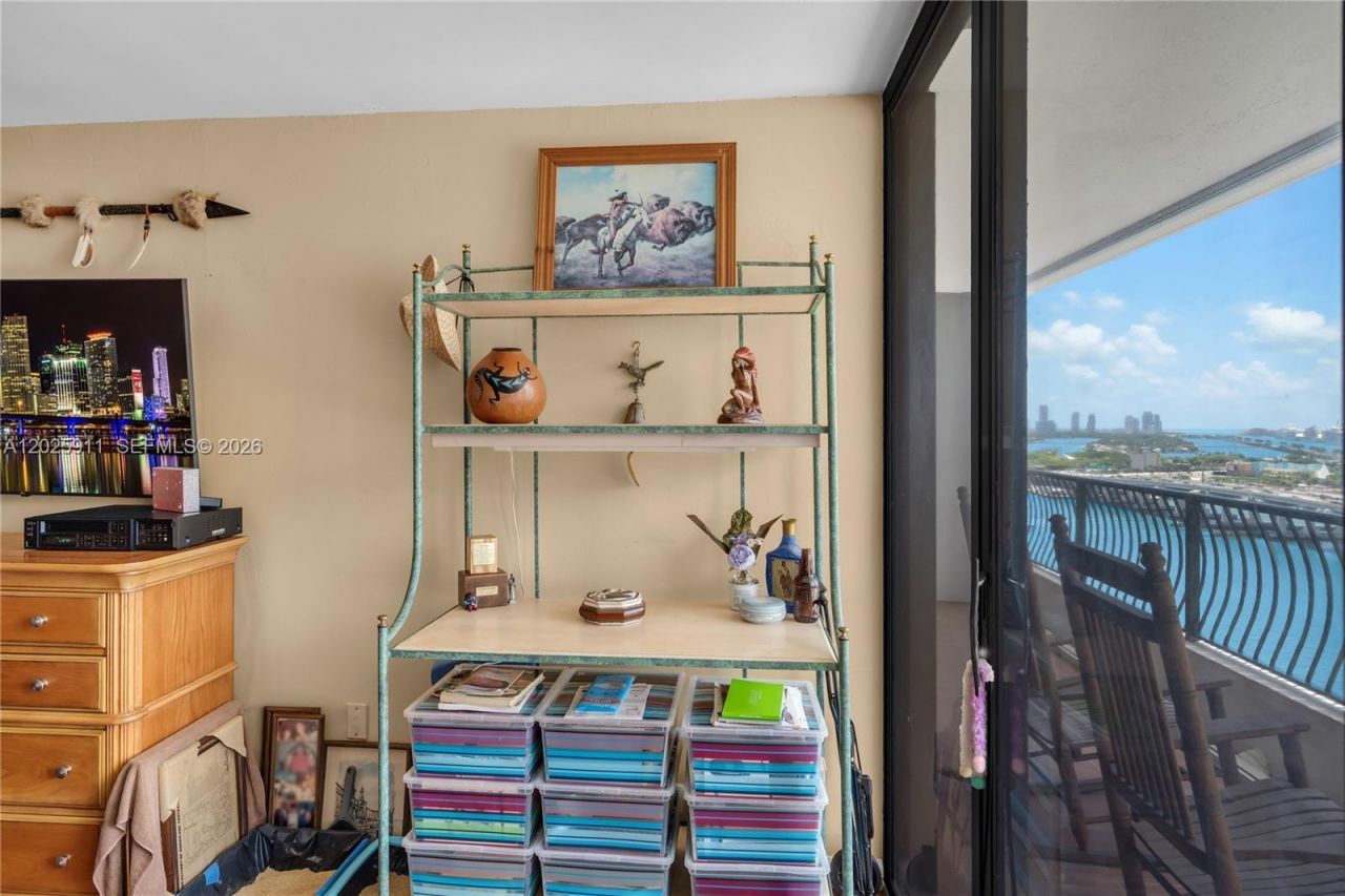 555 NE 15th St , Unit 23I, Miami, FL 33132 Photo