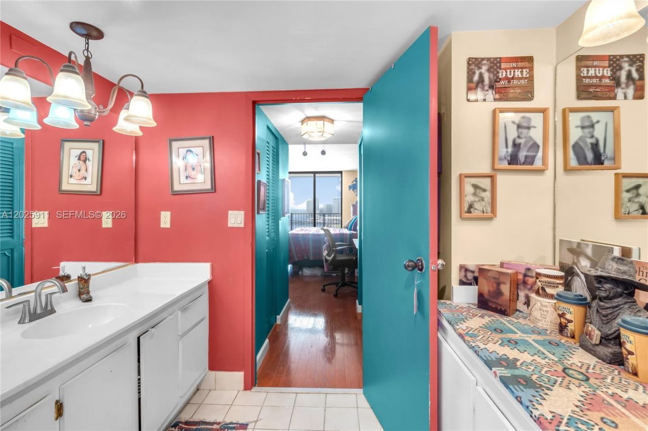 555 NE 15th St , Unit 23I, Miami, FL 33132 Photo