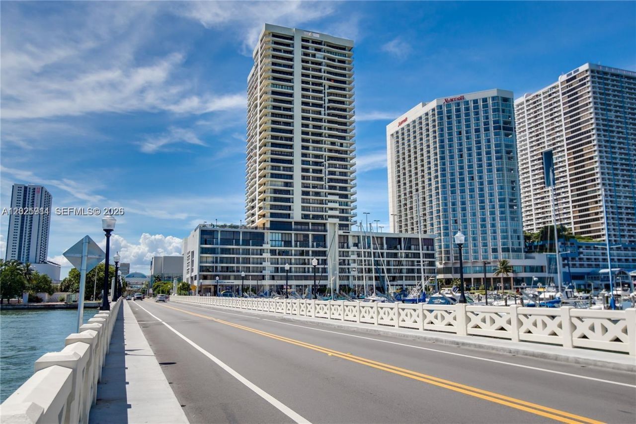 555 NE 15th St , Unit 23I, Miami, FL 33132 Photo