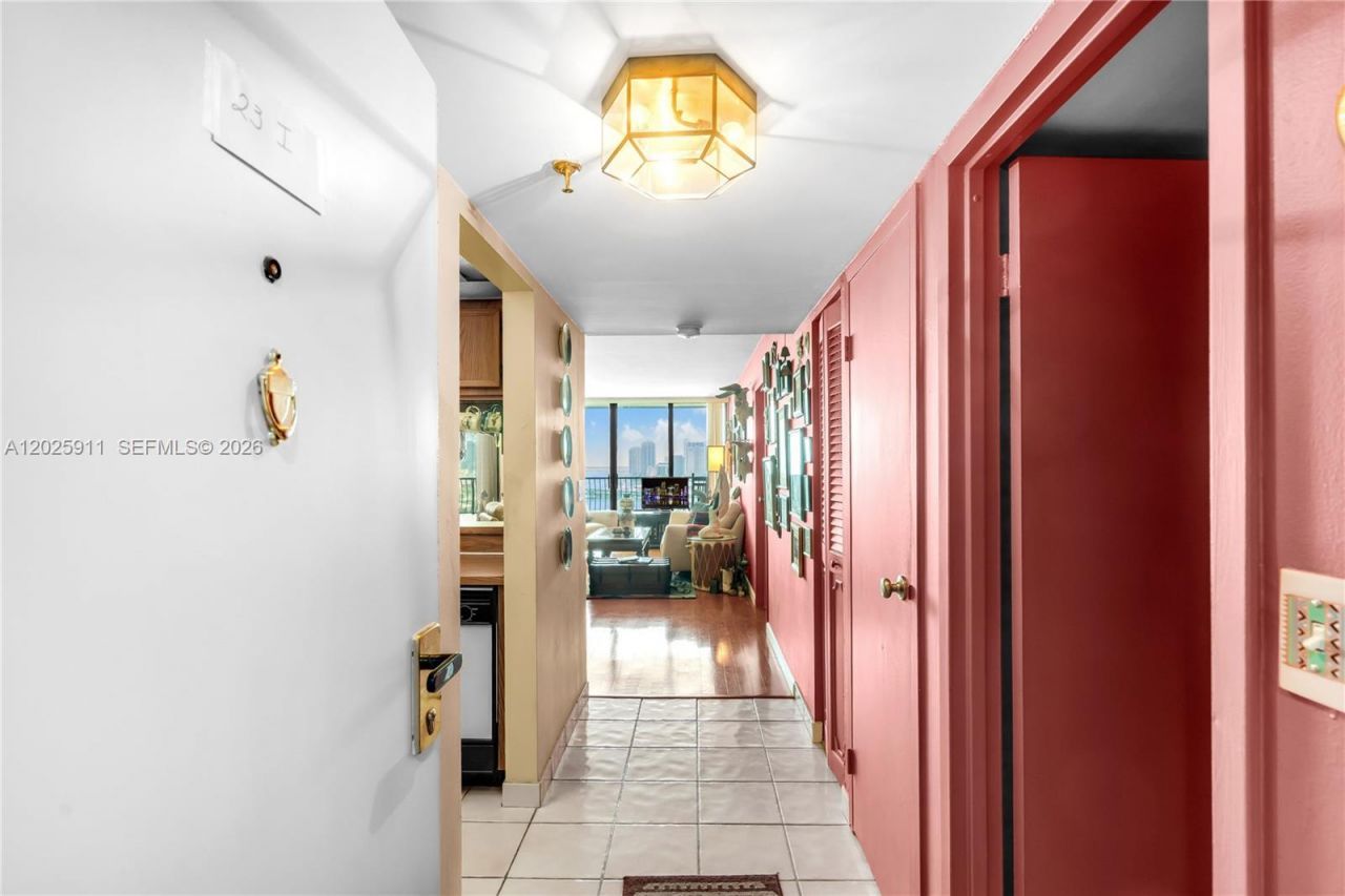 555 NE 15th St , Unit 23I, Miami, FL 33132 Photo