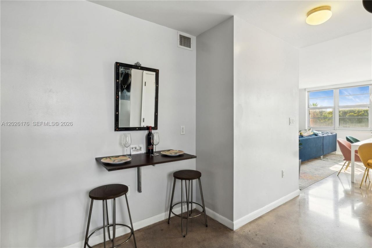 1020 Meridian Ave , Unit 401, Miami Beach, FL 33139 Photo