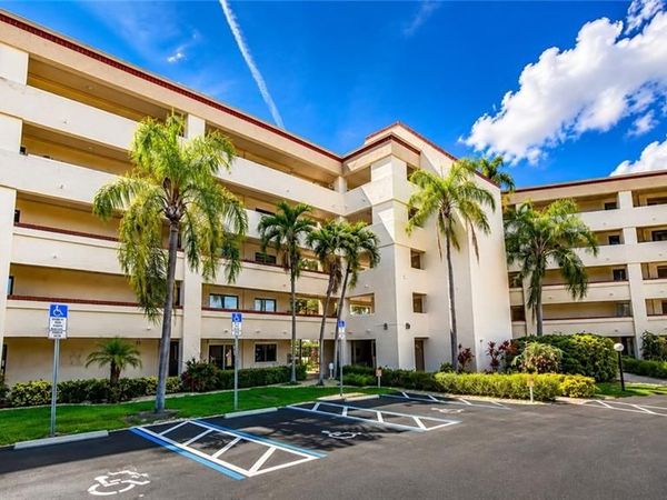 7430 Lake Breeze DR, Unit 311, FORT MYERS, FL 33907