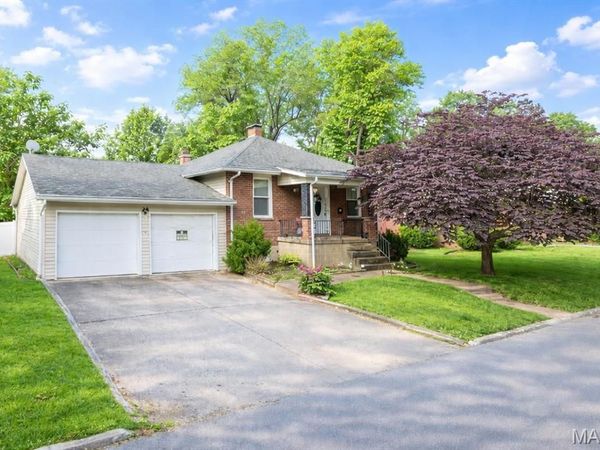 24 S 38th Street, Belleville, IL 62226