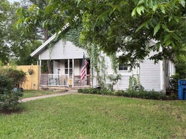 501 W Roosevelt Avenue , Whitney, TX 76692