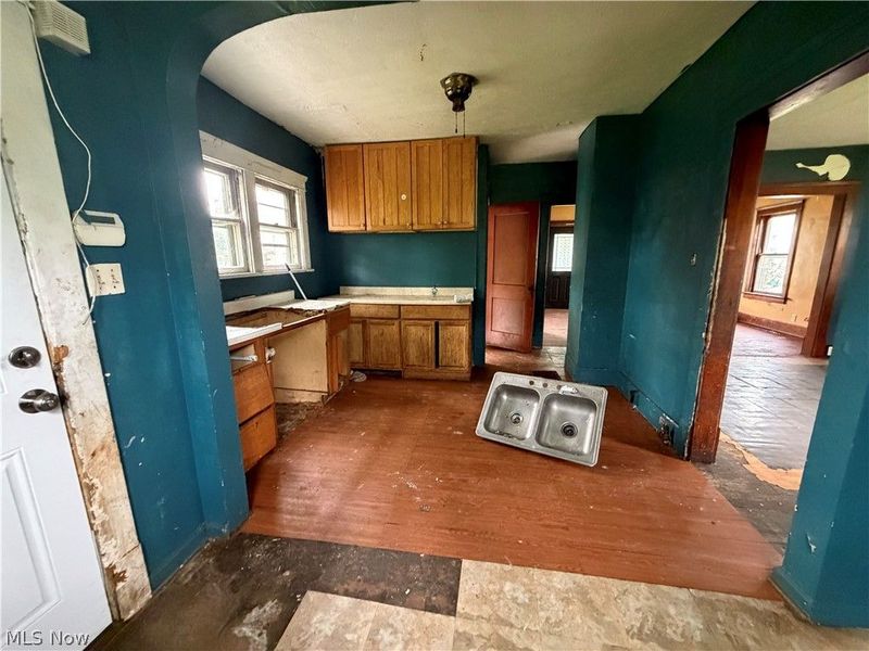 235 Iddings Avenue SE, Warren, OH 44483 Photo 3