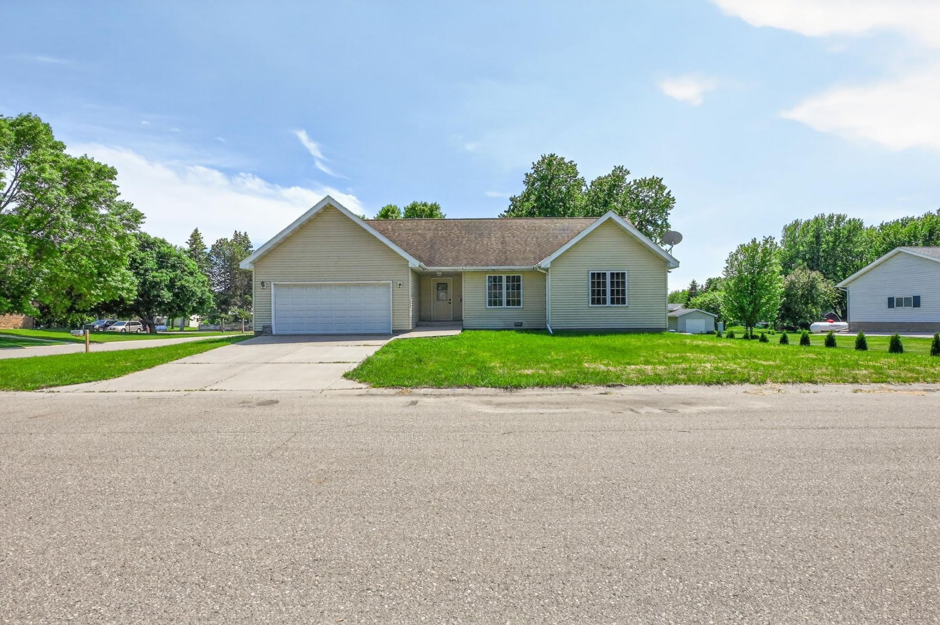 309 Iowa Avenue, Hoffman, MN 56339