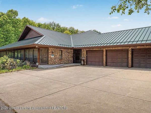 3555 N Cochran Road, Charlotte, MI 48813