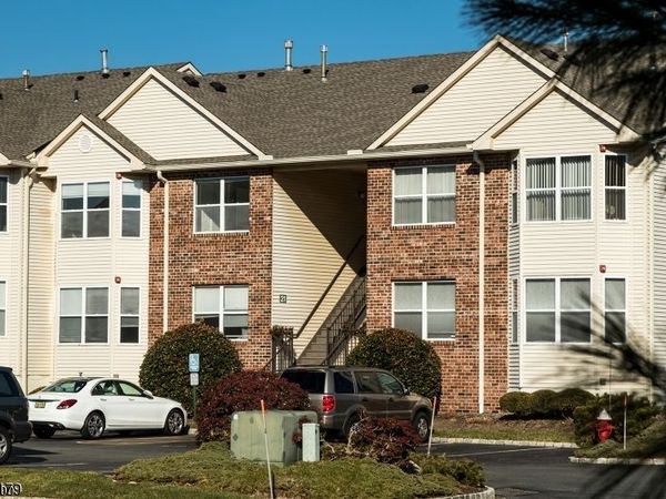 22 Frankie Ln, East Hanover, NJ 07936