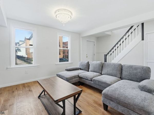 64 Willoughby St, Newark, NJ 07112
