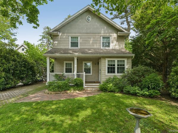 6 Pine Place , Greenlawn, NY 11740