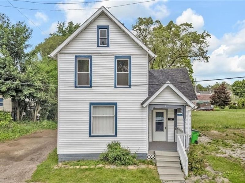 452 E Summit Street , Alliance, OH 44601 Photo 2