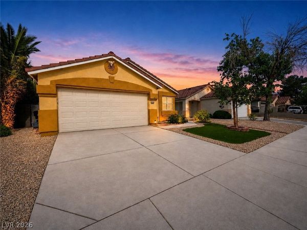5900 Round Castle Street, Las Vegas, NV 89130