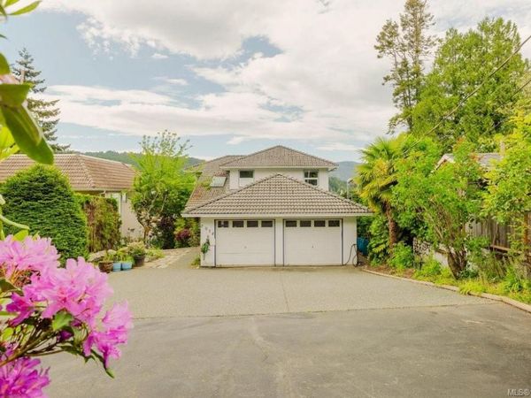 7014 Brentwood Dr , Central Saanich, BC V8M 1B4