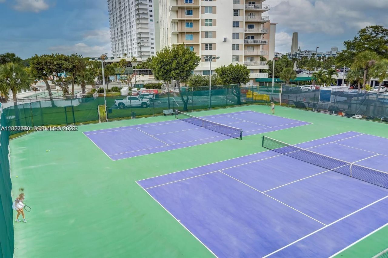 100 Bayview Dr , Unit 208, Sunny Isles Beach, FL 33160 Photo