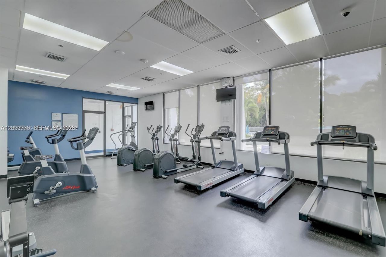 100 Bayview Dr , Unit 208, Sunny Isles Beach, FL 33160 Photo