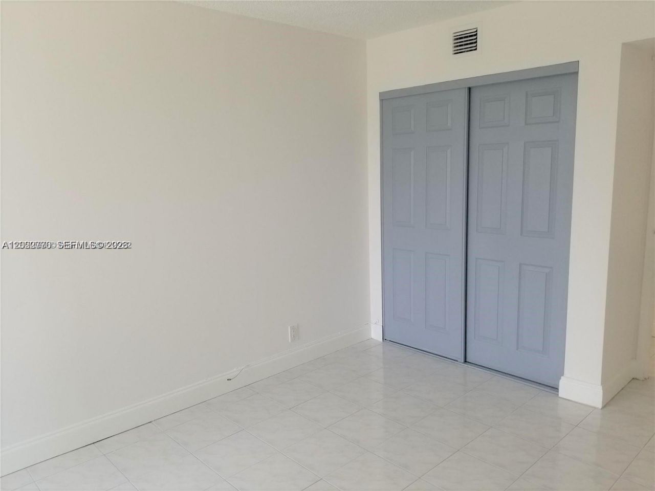 100 Bayview Dr , Unit 208, Sunny Isles Beach, FL 33160 Photo