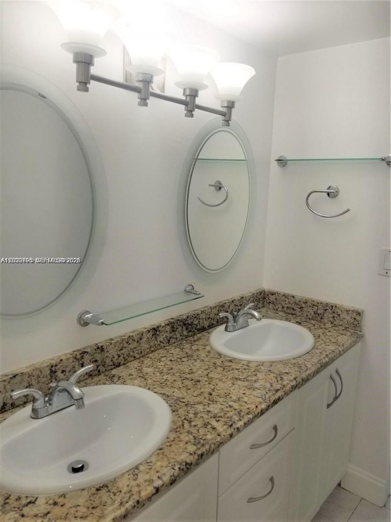 100 Bayview Dr , Unit 208, Sunny Isles Beach, FL 33160 Photo