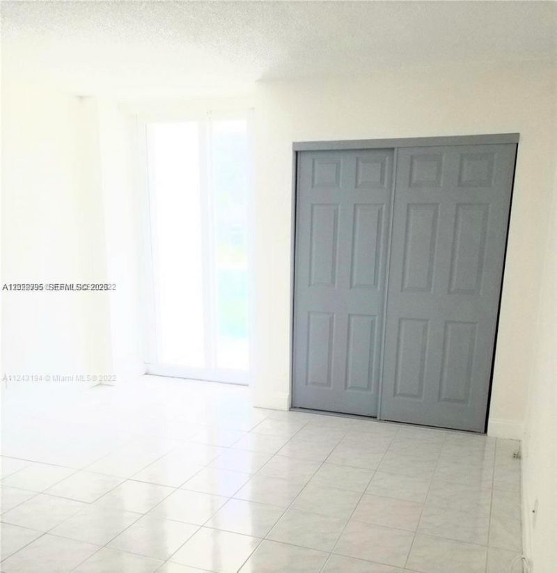 100 Bayview Dr , Unit 208, Sunny Isles Beach, FL 33160 Photo