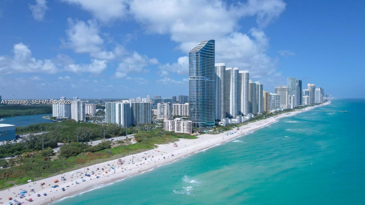 100 Bayview Dr , Unit 208, Sunny Isles Beach, FL 33160 Photo