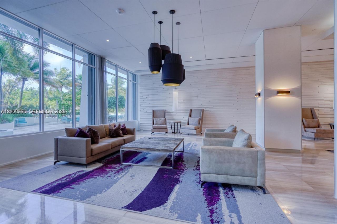 100 Bayview Dr , Unit 208, Sunny Isles Beach, FL 33160 Photo