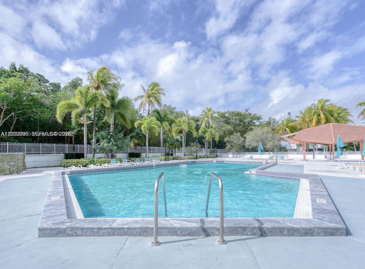 100 Bayview Dr , Unit 208, Sunny Isles Beach, FL 33160 Photo