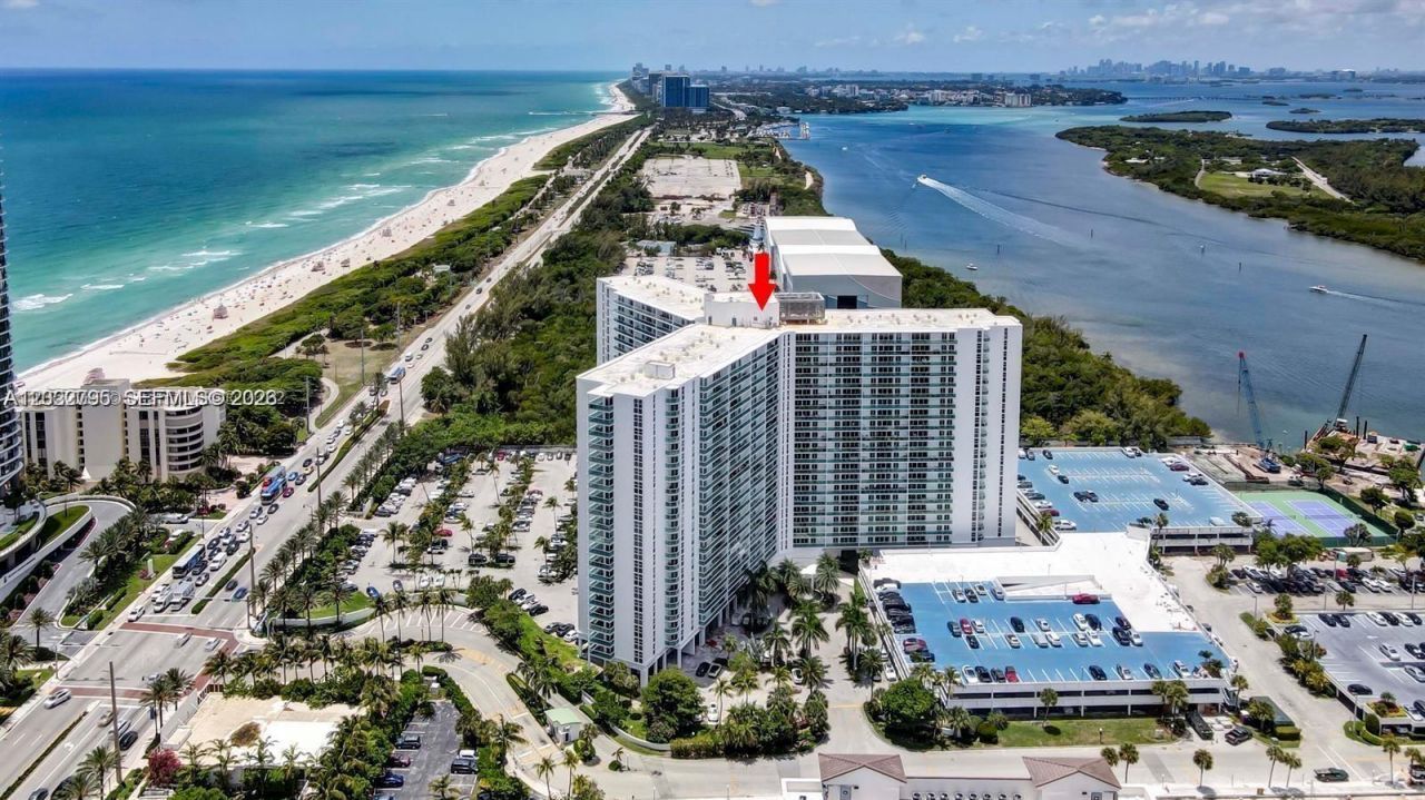 100 Bayview Dr , Unit 208, Sunny Isles Beach, FL 33160 Photo