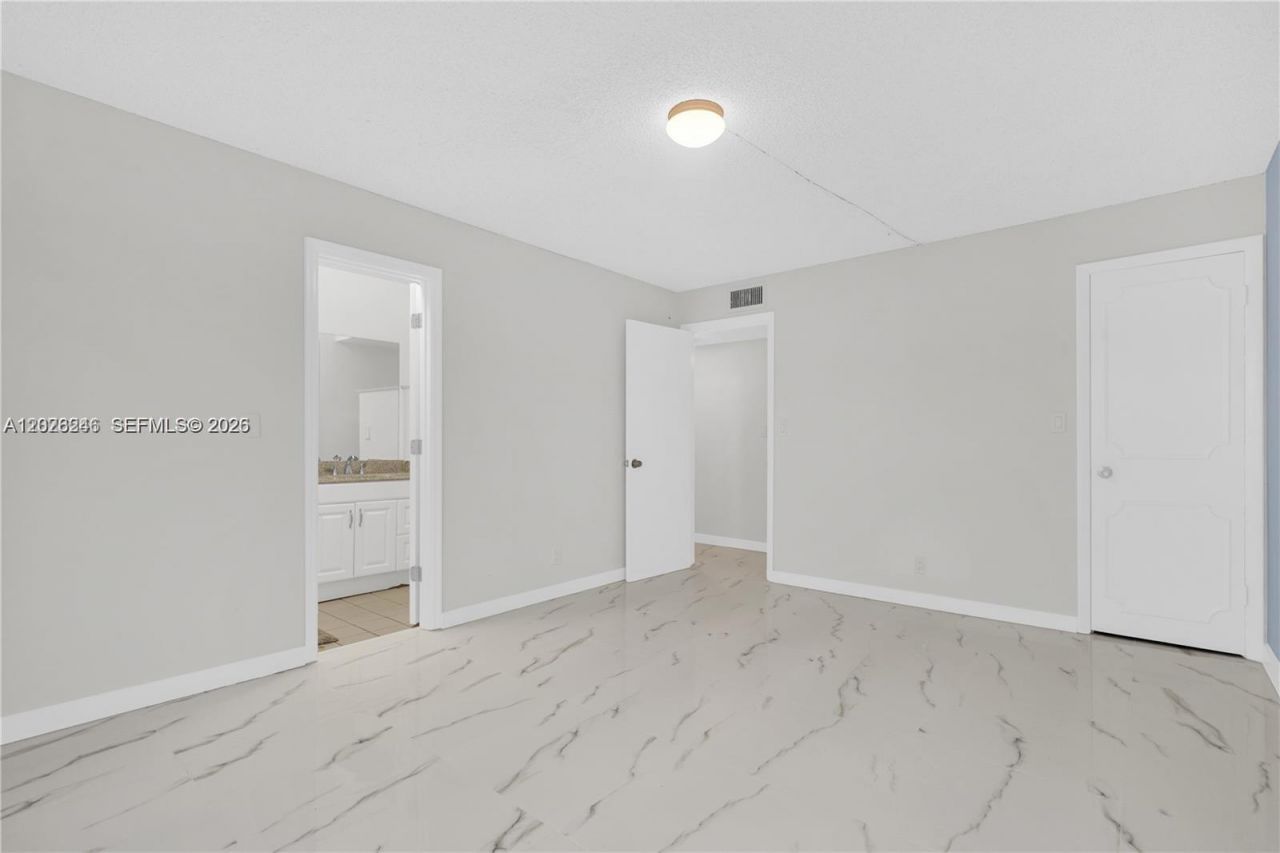 9355 SW 8th St , Unit 425, Boca Raton, FL 33428 Photo