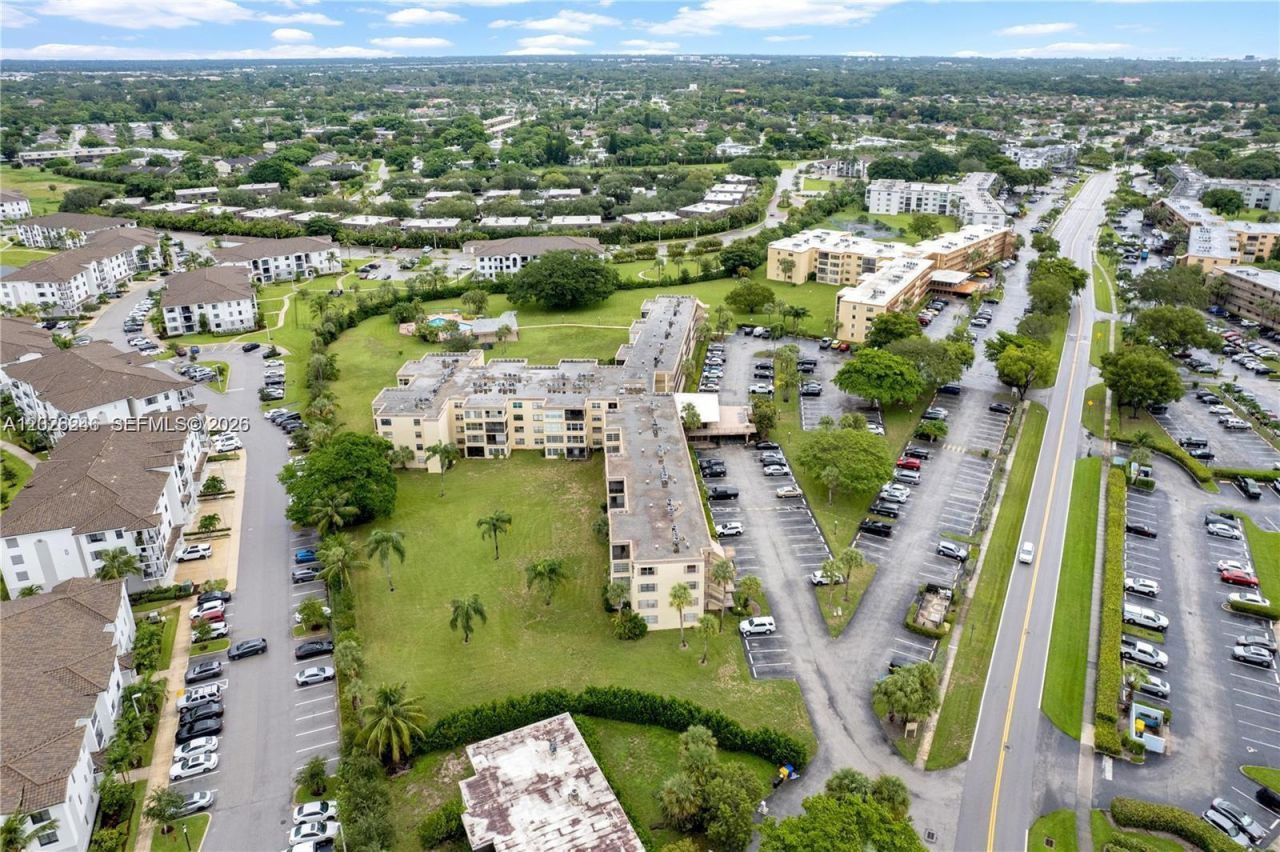 9355 SW 8th St , Unit 425, Boca Raton, FL 33428 Photo