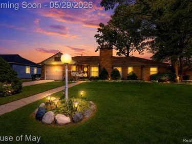21240 Ridgedale Street, Oak Park, MI 48237