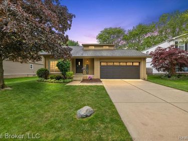 24765 Apple Crest Drive, Novi, MI 48375