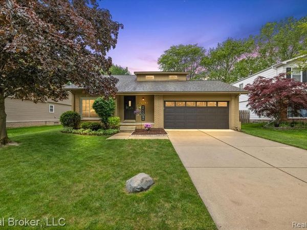 24765 Apple Crest Drive, Novi, MI 48375