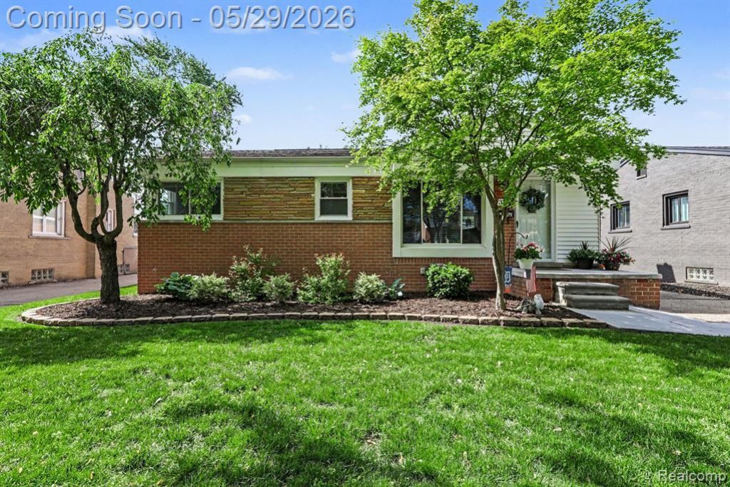 332 E Parker Avenue, Madison Heights, MI 48071 Main Photo