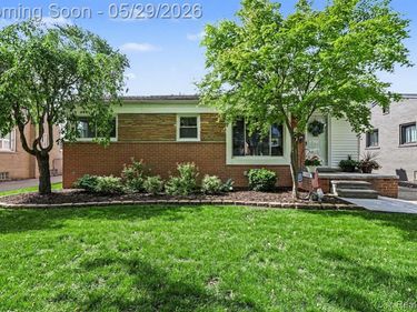 332 E Parker Avenue, Madison Heights, MI 48071