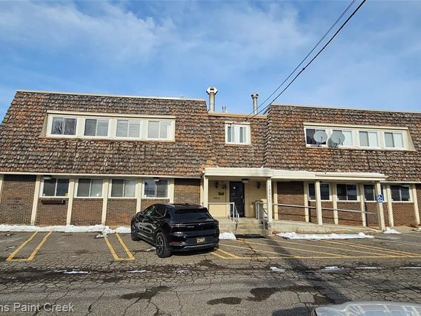 18911 W 10 Mile Road , Southfield, MI 48075