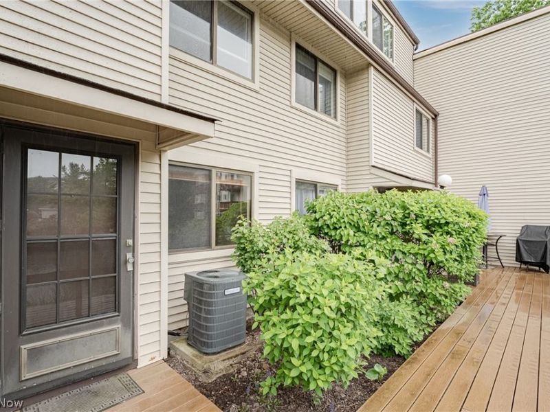 1440 Cedarwood Drive , Unit B, Westlake, OH 44115 Photo 4