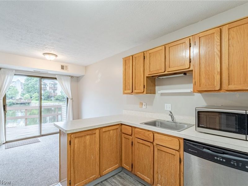 1440 Cedarwood Drive , Unit B, Westlake, OH 44115 Photo 9