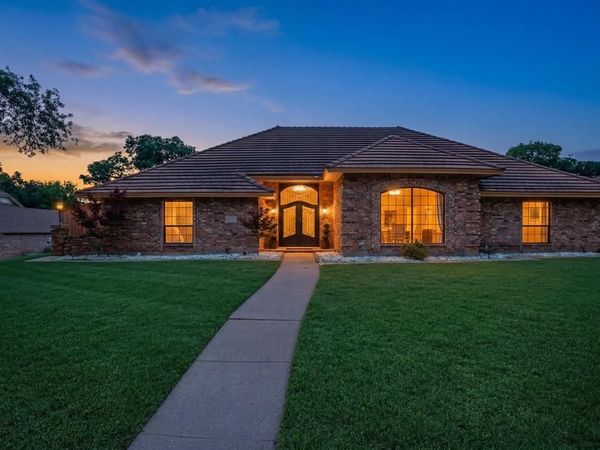 906 Greenbriar Lane, Duncanville, TX 75137