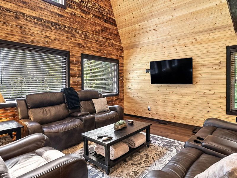 12089 Cantwell Cliffs Road, Rockbridge, OH 43149 Photo 16