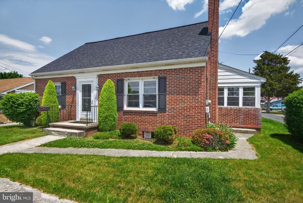 210 STAMBACH STREET , MCSHERRYSTOWN, PA 17344