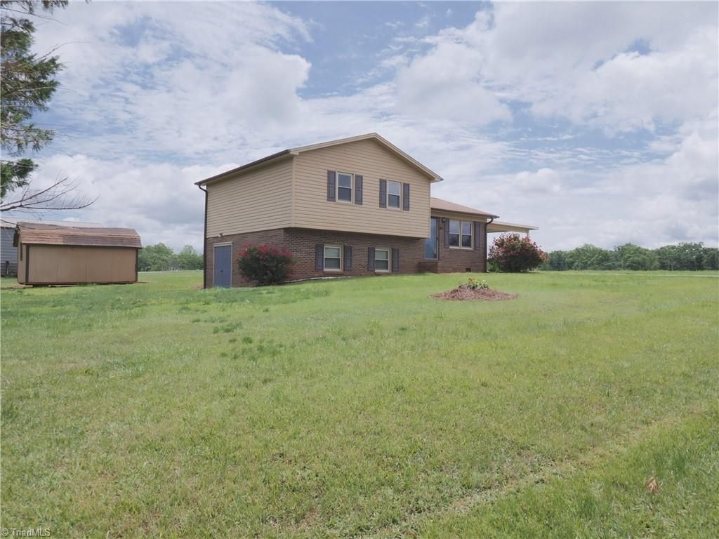 110 Robert Drive, State Road, NC 28676 Main Photo