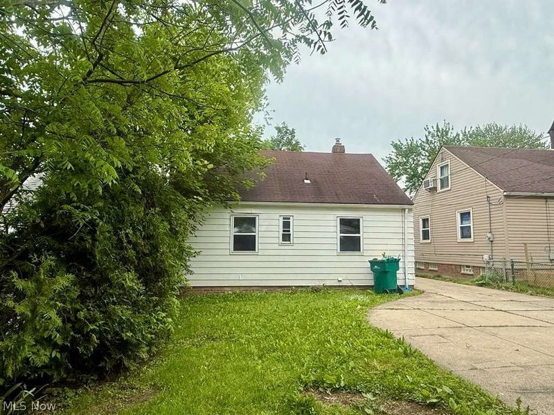 15811 Maplewood Avenue , Maple Heights, OH 44137 Photo 3
