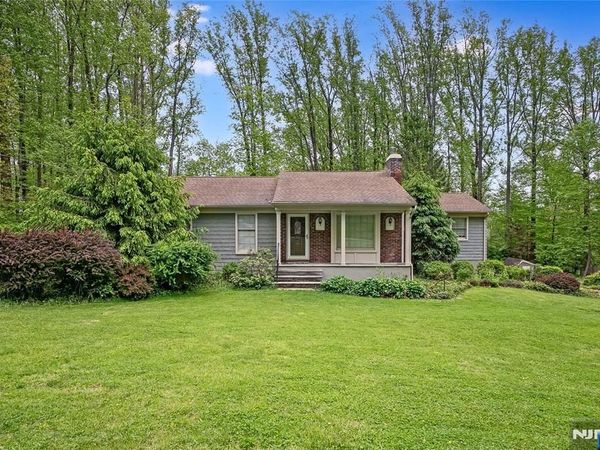 12 Dogwood Drive, Chester Township, NJ 07930