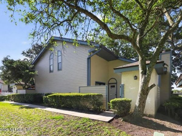 1101 W DEFENDER Court, Unit 1101, Jacksonville, FL 32233