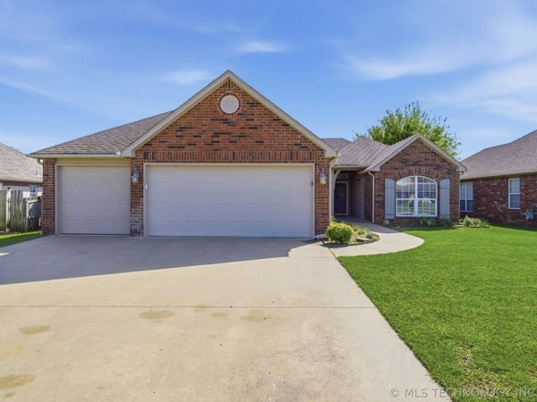 7508 N 134th East Avenue , Owasso, OK 74055