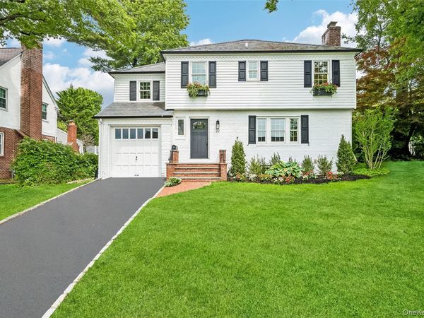 22 Shorehaven Lane, Manhasset, NY 11030