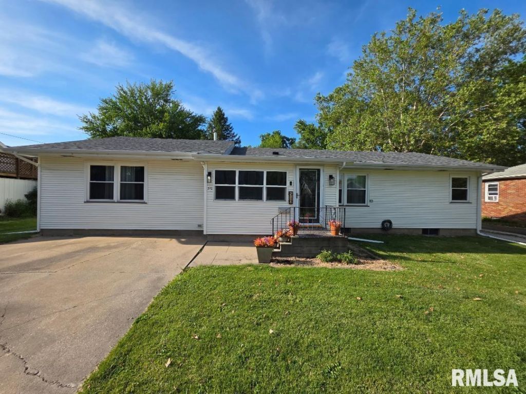 510 Euclid Avenue, Lewistown, IL 61542 Main Photo