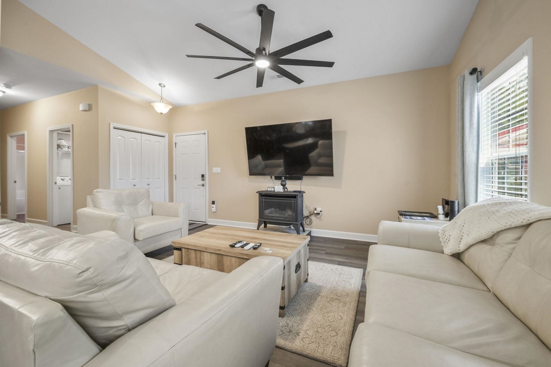 4329 Grande Harbour Blvd.  Photo 5