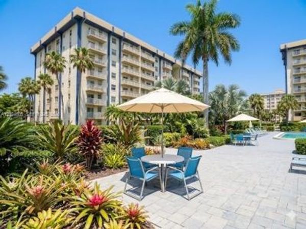 4550 NW 9th St , Unit 203E, Miami, FL 33126