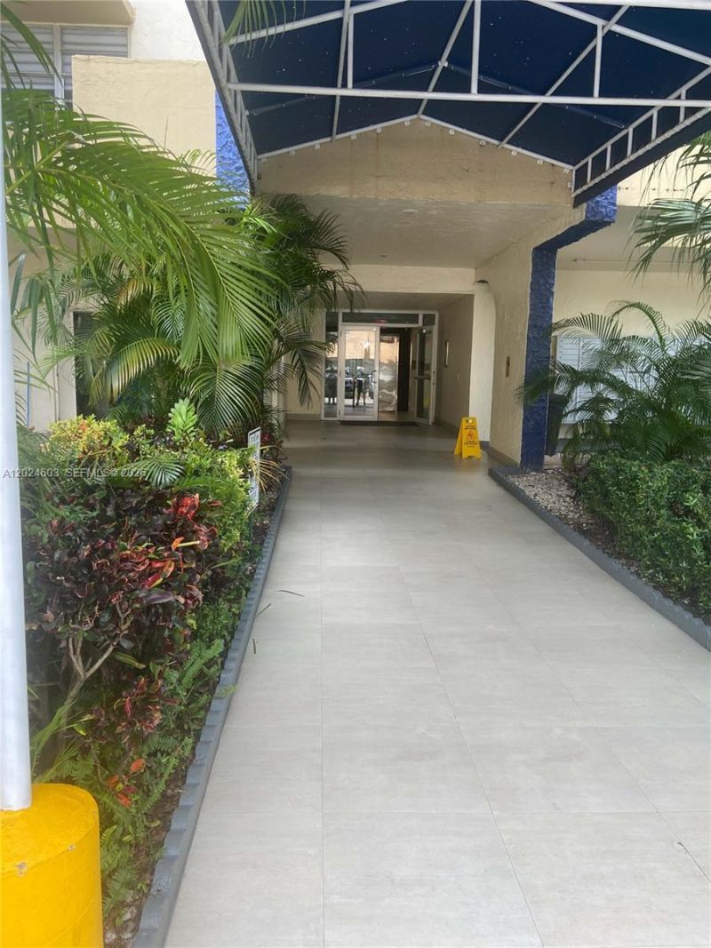 4550 NW 9th St , Unit 203E, Miami, FL 33126 Photo